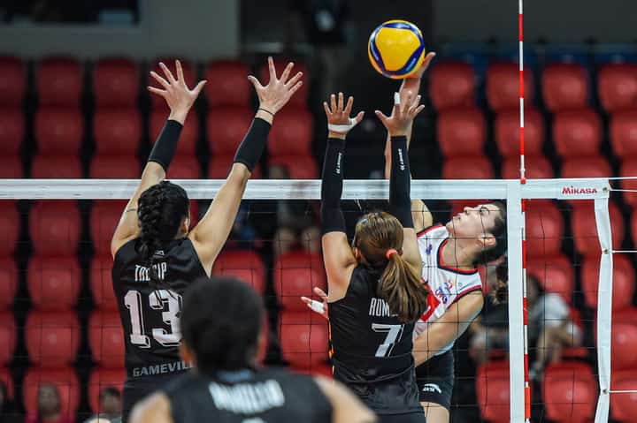 Venezuelan MJ Perez pulls Cignal into the quarterfinals after a four-set win over Farm Fresh in the PVL Reinforced Conference.